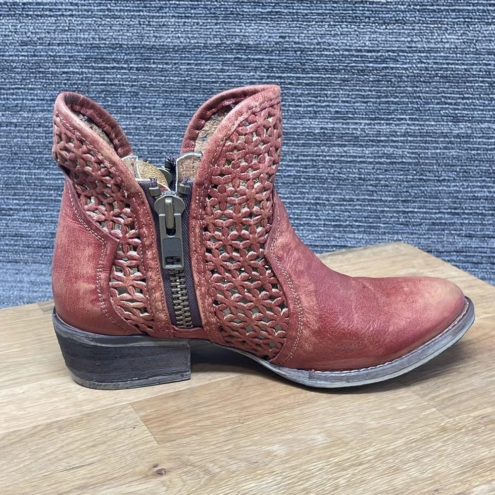 Circle G Corral Western Boots Women 8 Red Leather Laser Cut Ankle‎ Zip Bootie